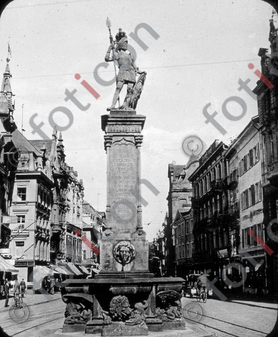 Der Bertoldsbrunnen | The Bertoldsbrunnen  - Foto foticon-simon-127-027-sw.jpg | foticon.de - Bilddatenbank für Motive aus Geschichte und Kultur